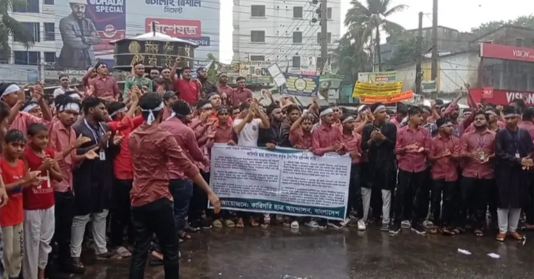 আন্দোলনরত কারিগরি শিক্ষার্থীরা